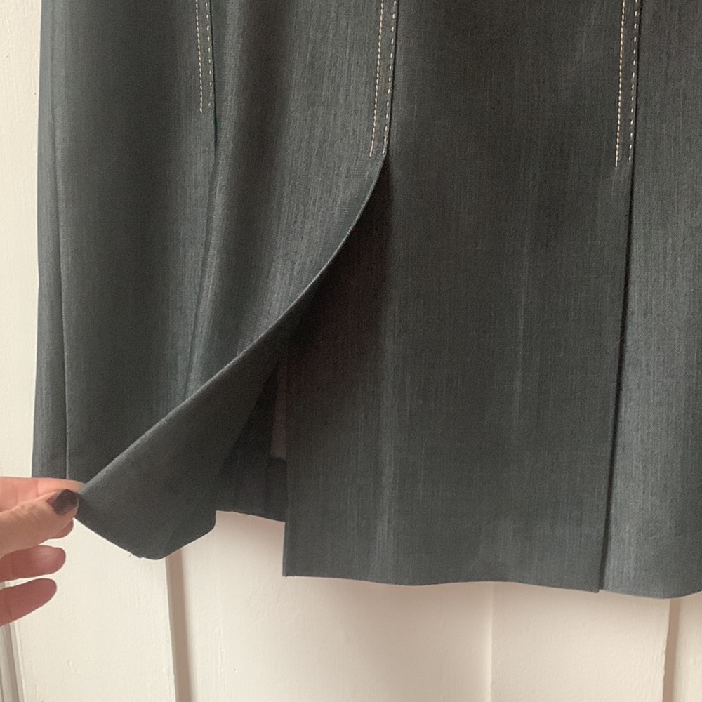 Albert Nipon Skirt Suit In Charcoal Gray. Size 10. - image 6